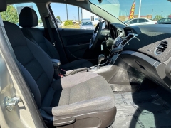 Used 2016  Chevrolet Cruze Limited 4d Sedan LT w/1LT Auto at House of Carz near Rochester, IN