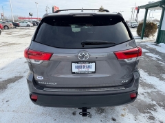 Used 2018  Toyota Highlander 4d SUV FWD XLE at House of Carz near Rochester&comma; IN