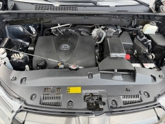Used 2019  Toyota Highlander 4d SUV AWD SE at House of Carz near Rochester&comma; IN