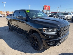 Used 2021  Ram 1500 Big Horn 4x4 Crew Cab 5'7" Box at House of Carz near Rochester&comma; IN