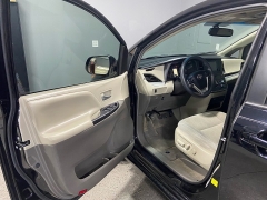 Used 2017  Toyota Sienna 4d Wagon LE 7-Pass w/Auto Access Seat at Carolina Family Motors near Mooresville, NC