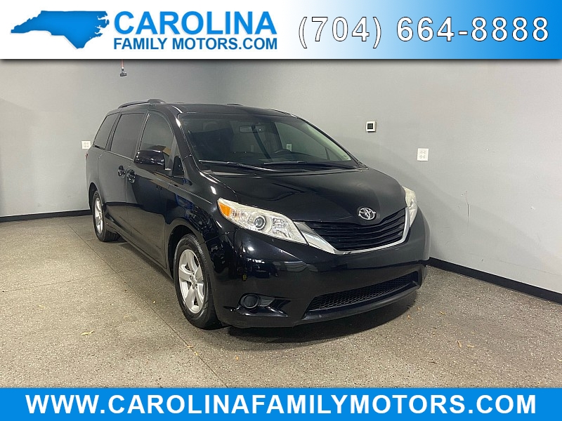 Used 2017  Toyota Sienna 4d Wagon LE 7-Pass w/Auto Access Seat at Carolina Family Motors near Mooresville, NC