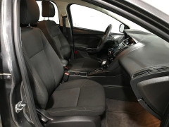 Used 2017  Ford Focus 4d Hatchback SE at Carolina Family Motors near Mooresville&comma; NC