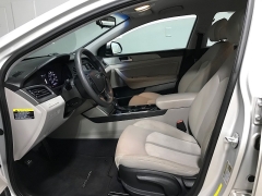 Used 2016  Hyundai Sonata Hybrid 4d Sedan SE at Carolina Family Motors near Mooresville&comma; NC