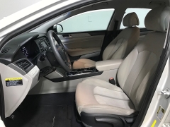 Used 2016  Hyundai Sonata Hybrid 4d Sedan SE at Carolina Family Motors near Mooresville&comma; NC