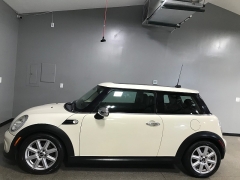 Used 2013  MINI Cooper Hardtop 2dr Cpe at Carolina Family Motors near Mooresville&comma; NC