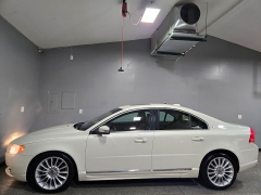 Used 2010  Volvo S80 4d Sedan 3.2L Moonroof at Carolina Family Motors near Mooresville, NC