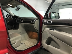 Used 2011  Jeep Grand Cherokee 4d SUV 4WD Laredo at Carolina Family Motors near Mooresville&comma; NC