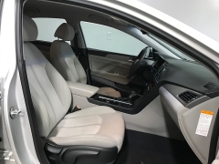 Used 2016  Hyundai Sonata Hybrid 4d Sedan SE at Carolina Family Motors near Mooresville&comma; NC