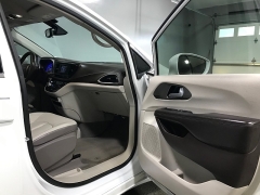 Used 2017  Chrysler Pacifica 4d Wagon Touring Plus at Carolina Family Motors near Mooresville&comma; NC