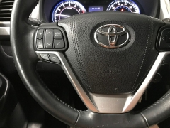 Used 2015  Toyota Highlander 4d SUV AWD LE Plus at Carolina Family Motors near Mooresville&comma; NC