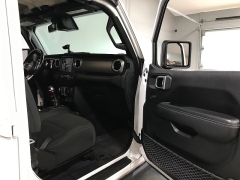 Used 2020  Jeep Gladiator Crew Cab Overland at Carolina Family Motors near Mooresville&comma; NC