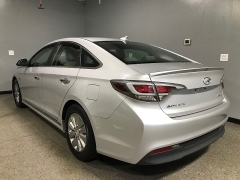 Used 2016  Hyundai Sonata Hybrid 4d Sedan SE at Carolina Family Motors near Mooresville&comma; NC