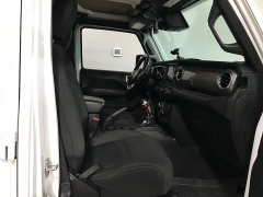 Used 2020  Jeep Gladiator Crew Cab Overland at Carolina Family Motors near Mooresville&comma; NC