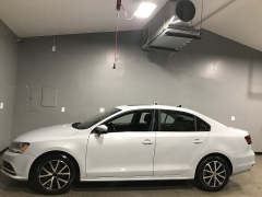 Used 2017  Volkswagen Jetta 4d Sedan SE 5spd at Carolina Family Motors near Mooresville&comma; NC