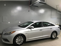 Used 2016  Hyundai Sonata Hybrid 4d Sedan SE at Carolina Family Motors near Mooresville&comma; NC