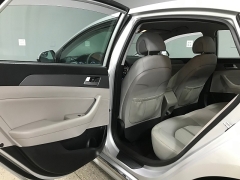 Used 2016  Hyundai Sonata Hybrid 4d Sedan SE at Carolina Family Motors near Mooresville&comma; NC