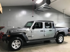 Used 2020  Jeep Gladiator Crew Cab Sport S at Carolina Family Motors near Mooresville&comma; NC