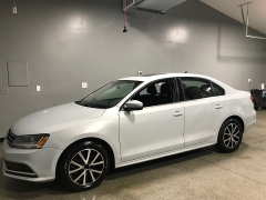 Used 2017  Volkswagen Jetta 4d Sedan SE 5spd at Carolina Family Motors near Mooresville&comma; NC