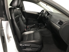 Used 2017  Volkswagen Jetta 4d Sedan SE 5spd at Carolina Family Motors near Mooresville&comma; NC