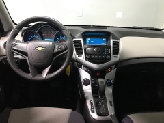 Used 2014  Chevrolet Cruze 4d Sedan LS AT at Carolina Family Motors near Mooresville&comma; NC