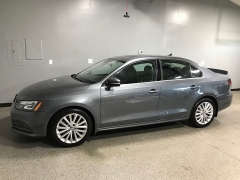 Used 2016  Volkswagen Jetta 4d Sedan SEL PZEV at Carolina Family Motors near Mooresville&comma; NC