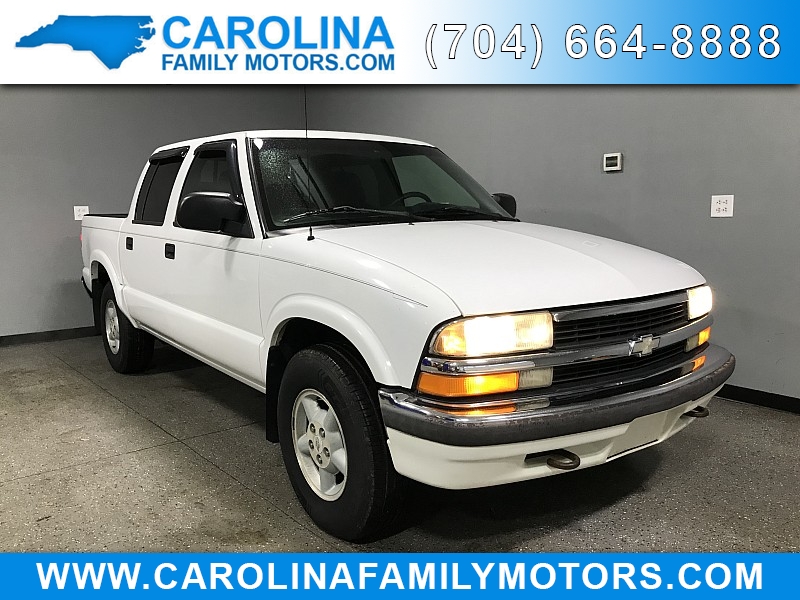 Used 2001  Chevrolet S10 Pickup 4WD Crew Cab LS at Carolina Family Motors near Mooresville, NC