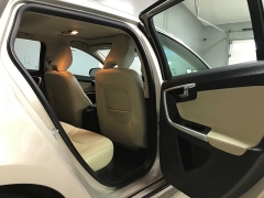 Used 2017  Volvo V60 4d Wagon FWD T5 Platinum at Carolina Family Motors near Mooresville&comma; NC