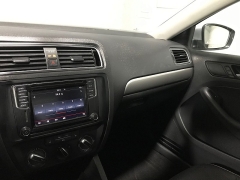 Used 2017  Volkswagen Jetta 4d Sedan SE 5spd at Carolina Family Motors near Mooresville&comma; NC