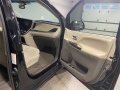 Used 2017  Toyota Sienna 4d Wagon LE 7-Pass w/Auto Access Seat at Carolina Family Motors near Mooresville, NC