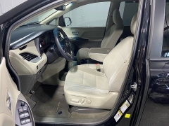 Used 2017  Toyota Sienna 4d Wagon LE 7-Pass w/Auto Access Seat at Carolina Family Motors near Mooresville, NC