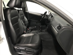 Used 2017  Volkswagen Jetta 4d Sedan SE 5spd at Carolina Family Motors near Mooresville&comma; NC