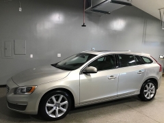 Used 2017  Volvo V60 4d Wagon FWD T5 Platinum at Carolina Family Motors near Mooresville&comma; NC