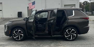 Used 2024  Mitsubishi Outlander SEL FWD at The Gilstrap Family Dealerships near Easley&comma; SC