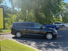 Used 2022  Chrysler Pacifica Touring L FWD at The Truck Farm near Easley&comma; SC