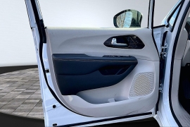 Used 2024  Chrysler Pacifica Limited FWD at The Gilstrap Family Dealerships near Easley&comma; SC