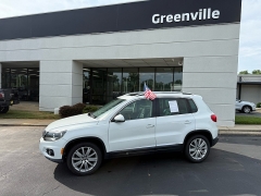 Used 2015  Volkswagen Tiguan 4d SUV SE w&sol;Appearance at The Truck Farm near Easley&comma; SC