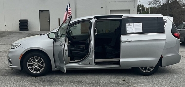 Used 2024  Chrysler Pacifica Touring L FWD at The Gilstrap Family Dealerships near Easley&comma; SC