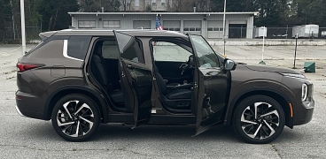 Used 2024  Mitsubishi Outlander SEL FWD at The Gilstrap Family Dealerships near Easley&comma; SC