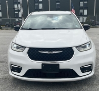 Used 2024  Chrysler Pacifica Touring L FWD at The Gilstrap Family Dealerships near Easley&comma; SC