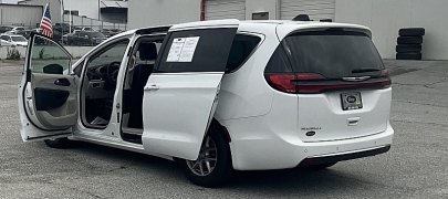 Used 2024  Chrysler Pacifica Touring L FWD at The Gilstrap Family Dealerships near Easley&comma; SC