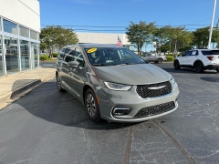 Used 2022  Chrysler Pacifica Hybrid Touring L FWD at The Truck Farm near Easley&comma; SC