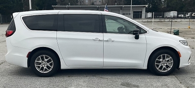 Used 2024  Chrysler Pacifica Touring L FWD at The Gilstrap Family Dealerships near Easley&comma; SC