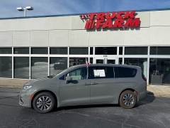 Used 2022  Chrysler Pacifica Hybrid Touring L FWD at The Truck Farm near Easley&comma; SC