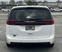 Used 2024  Chrysler Pacifica Touring L FWD at The Gilstrap Family Dealerships near Easley&comma; SC