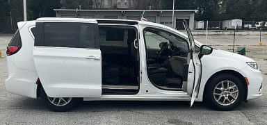 Used 2024  Chrysler Pacifica Touring L FWD at The Gilstrap Family Dealerships near Easley&comma; SC