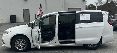 Used 2024  Chrysler Pacifica Touring L FWD at The Gilstrap Family Dealerships near Easley&comma; SC