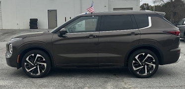 Used 2024  Mitsubishi Outlander SEL FWD at The Gilstrap Family Dealerships near Easley&comma; SC