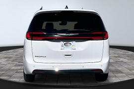 Used 2024  Chrysler Pacifica Touring L FWD at The Gilstrap Family Dealerships near Easley&comma; SC