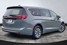 Used 2022  Chrysler Pacifica Hybrid Touring L FWD at The Gilstrap Family Dealerships near Easley&comma; SC